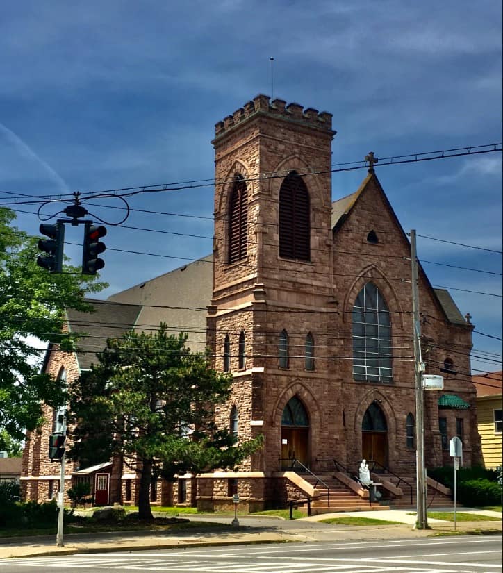 https://commons.wikimedia.org/wiki/File:St._Mary_RC_Church,_Batavia,_New_York_-_20200705.jpg